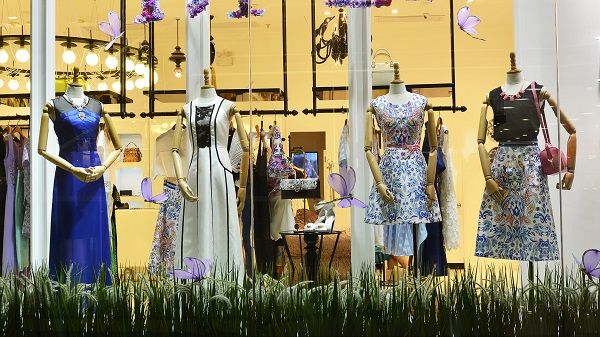 How to Start a Clothes Shop in France