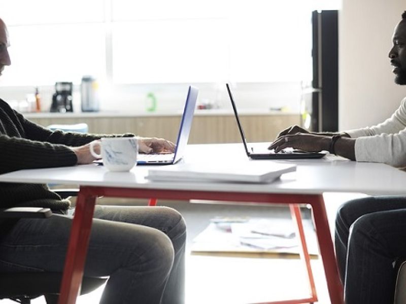 Comment concevoir un espace de bureau startup avec un petit budget
